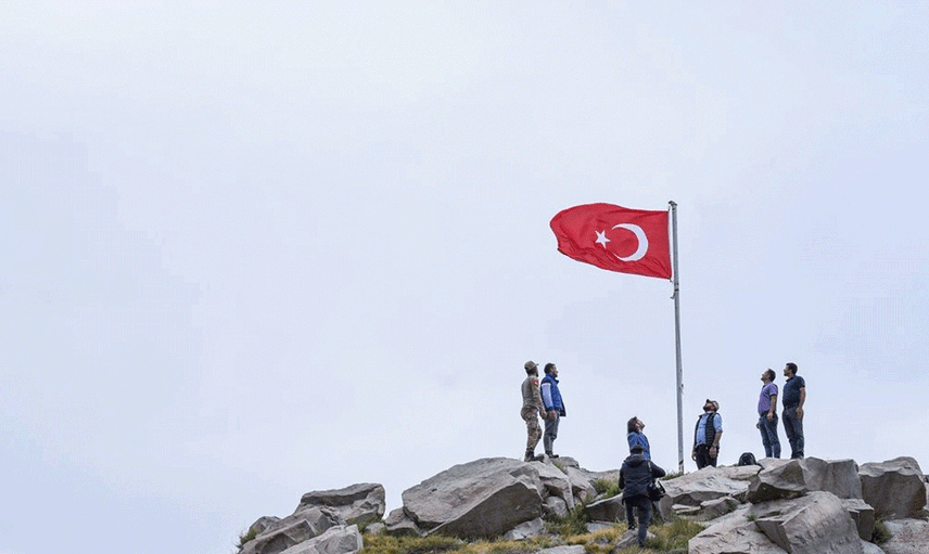 Kars'ta Beş Yıldır Şehitler Anısına Dev Türk Bayrağı Dalgalandırılıyor