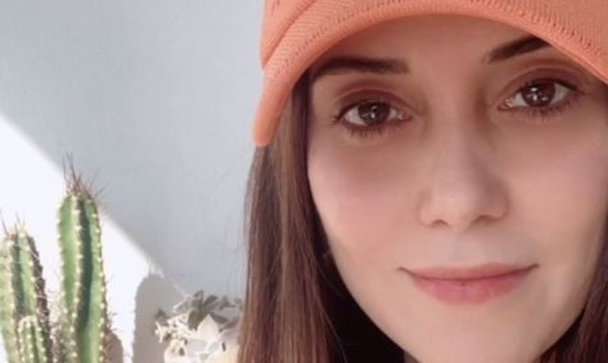 Cansu Dere, Makyajsız Fotoğrafını Paylaştı