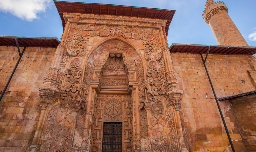 8. DİVRİĞİ ULU CAMİİ VE DARÜŞŞİFASI, SİVAS