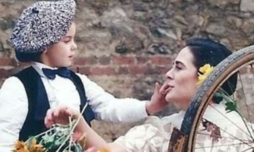 Yıllar önce Tarkan'la bu pozu vermişti bakın şimdi ne halde!