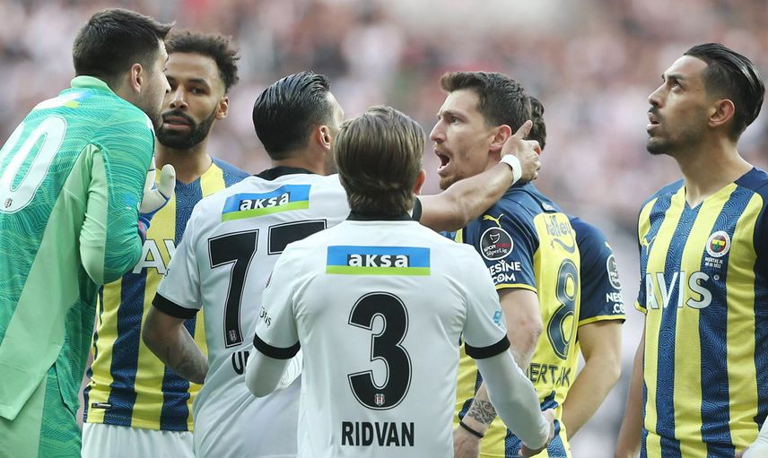 Emre Bol, Beşiktaş - Fenerbahçe derbisinde Beşiktaşlı futbolcu ve taraftarların gerginliğine anlam veremediğini söyledi