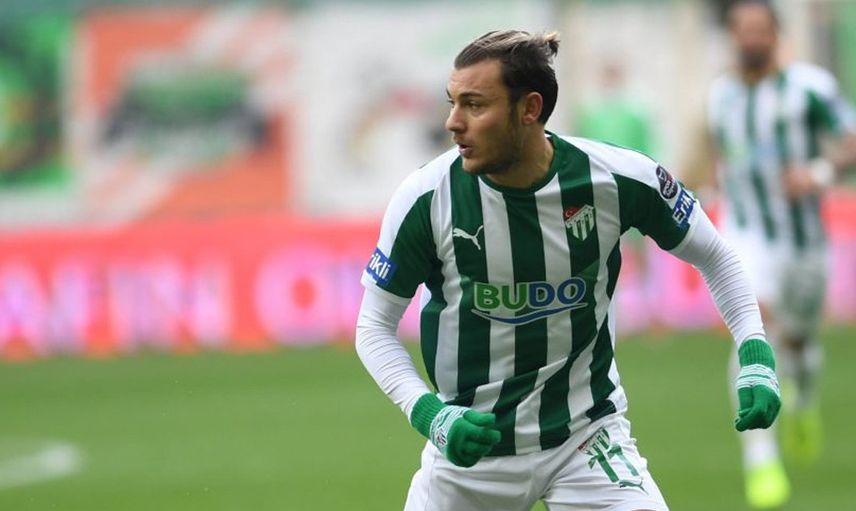 HANGİ TAKIMLARDA OYNADI?