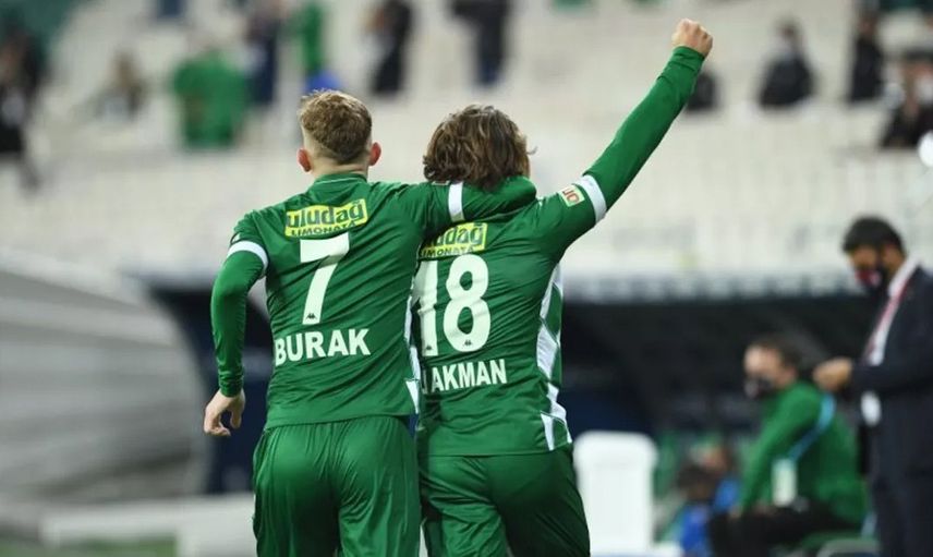 Fenerbahçe Burak Kapacak İle Anlaşma Sağladı!