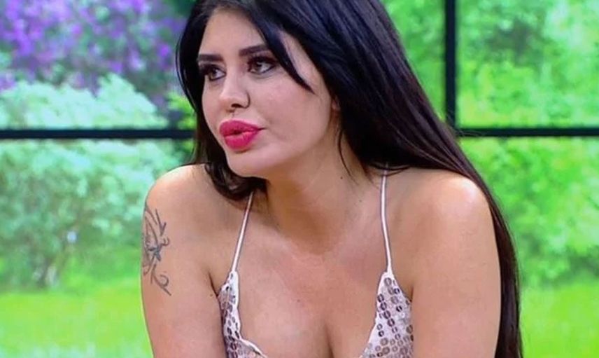 Şarkıcı Ebru Polat bu sefer öyle bir itirafla gündeme geldi ki yer yerinden salladı! "Eski sevgilimle bir AVM'nin bebek emzirme odasında birlikte oldum..." Ne insanlar var ya