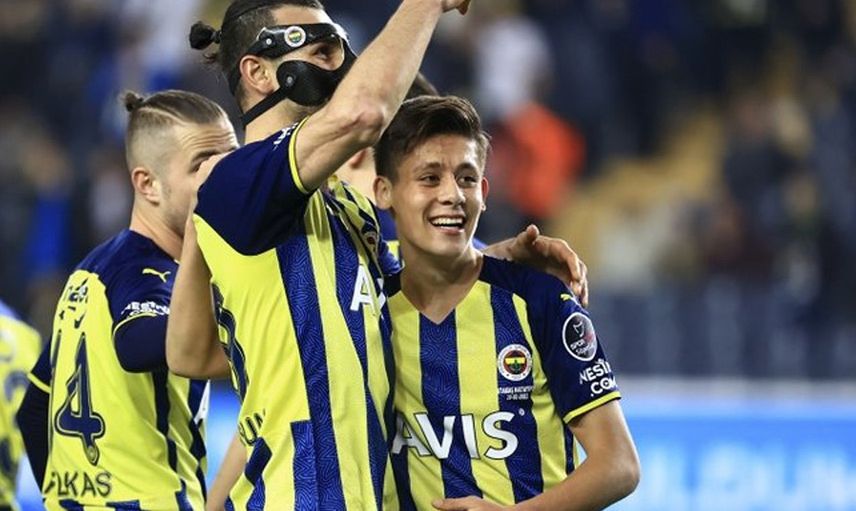 Fenerbahçe'nin Hatayspor Karşılaşmasında Arda Güler İle Serdar Dursun Arasında Dikkat Çeken Diyalog