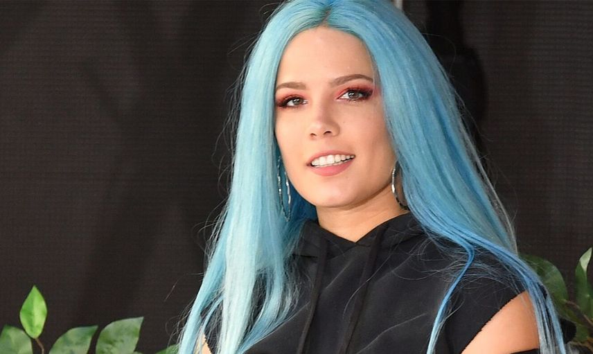 Dünyaca ünlü şarkıcı Halsey Türk sevgilisine verdiği iç çamaşırlı yatak pozları gündem oldu