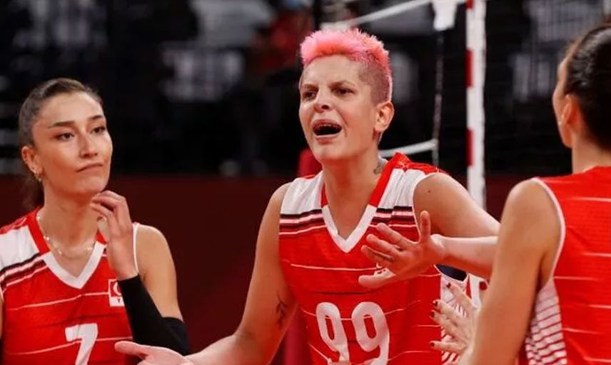 Çorap değiştirir gibi sevgili değiştiriyor! Ünlü voleybolcu Ebrar Karakurt’un yeni aşkı herkesi şaşırttı