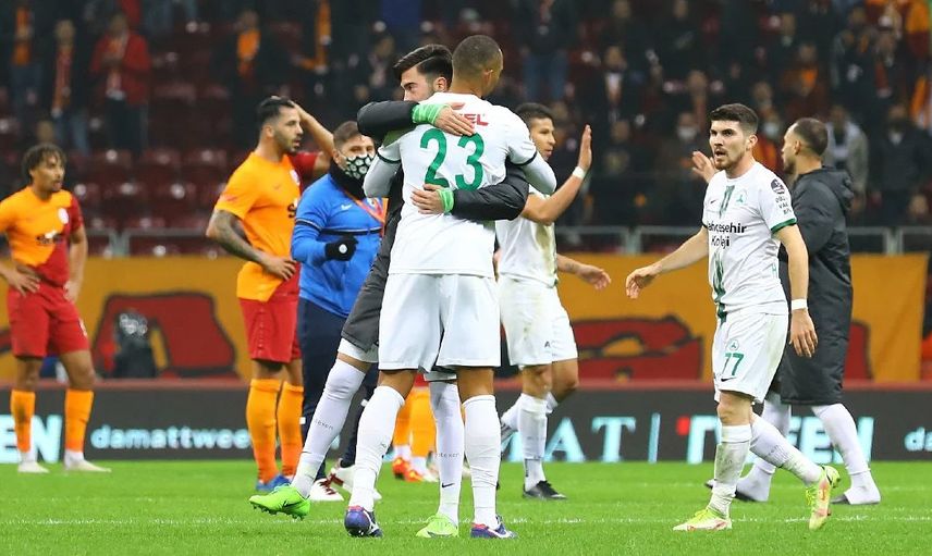 Ahmet Çakar Galatasaraylı Futbolcuları Yerden Yere Vurdu!