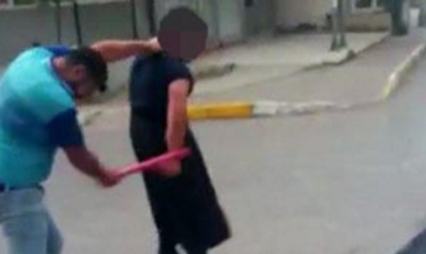 İstanbul'da Eşini Taciz Eden Adama Etek Giydirdi
