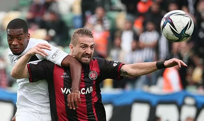 Fatih Karagümrük - Fenerbahçe Maçında Kırmızı Kart Gören Caner Erkin'in Hakeme Söylediği Sözler Ortaya Çıktı!