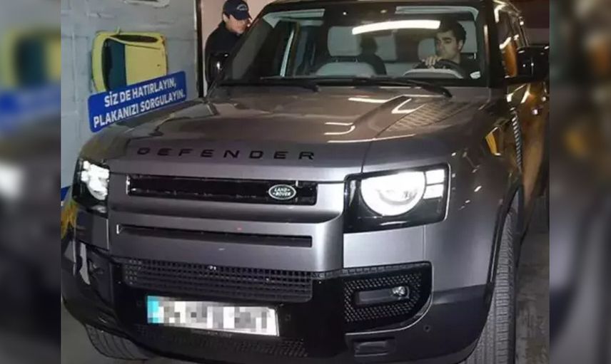 Yalı Çapkını'nın Ferit'inin yeni arabasını görenler bakakaldı! Fiyatı dudak uçuklattı...