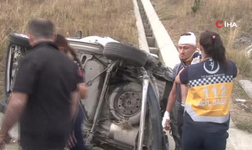 Kazada Yaralanan Şahıslar Canlarını Unutup Eşyalarını Bulmaya Çalıştı