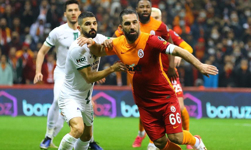 Galatasaray Kaptanı Arda Turan Tepki Çeken Göbeği Hakkında Konuştu