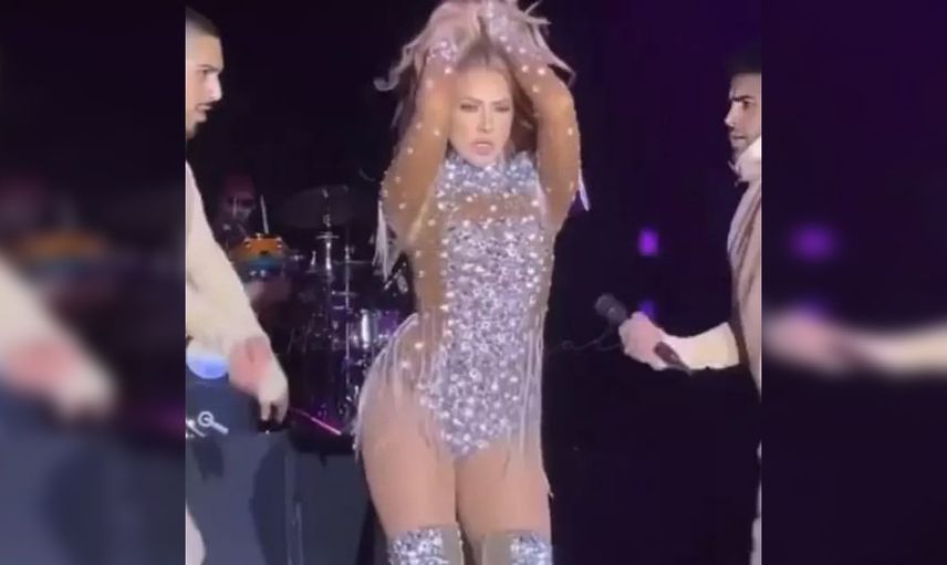 Hadise sahne dansıyla yine büyüledi: Külot modasına uyarak öyle bir kostüm giydi ki...