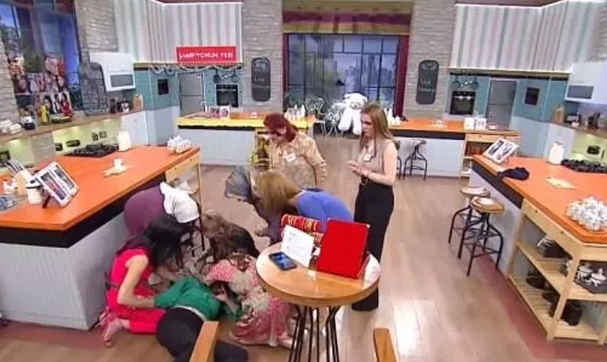 Canlı yayında bu da oldu! Gelinim Mutfakta programında özel hayatı ifşa edilince sinir krizi geçirip bayıldı
