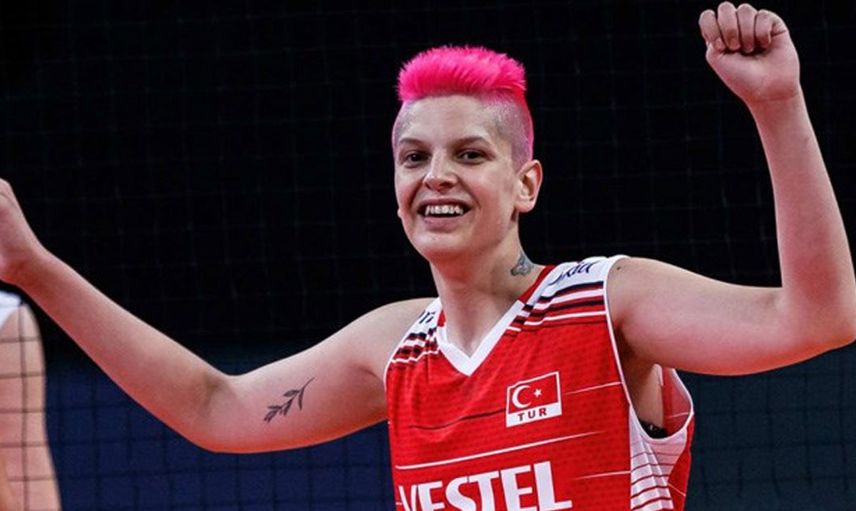 Ebrar Karakurt maç sonrası kendisiyle röportaj yapmak isteyen TRT spikerine öyle bir şey yaptı ki…