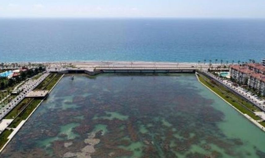 Antalya'da Akdeniz'e Dökülen Boğaçayı Yosuna Büründü