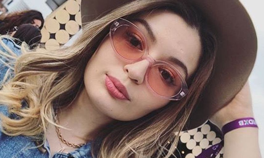 Fenomen Meryem Can'ın bir Youtube videosundaki müstehcen fotoğrafı sosyal medyada olay oldu!
