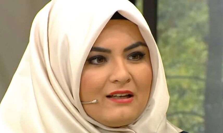 Gelin adayı Hanife Gürdal memelerini kocasına elletince olanlar oldu 'sen nasıl bir kadınsın biraz edep!' yorumları gecikmedi