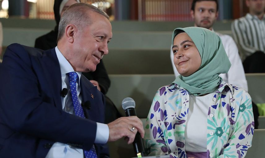 Cumhurbaşkanı Recep Tayyip Erdoğan, Cumhurbaşkanlığı Millet Kütüphanesi’nde gençlerle buluştu!