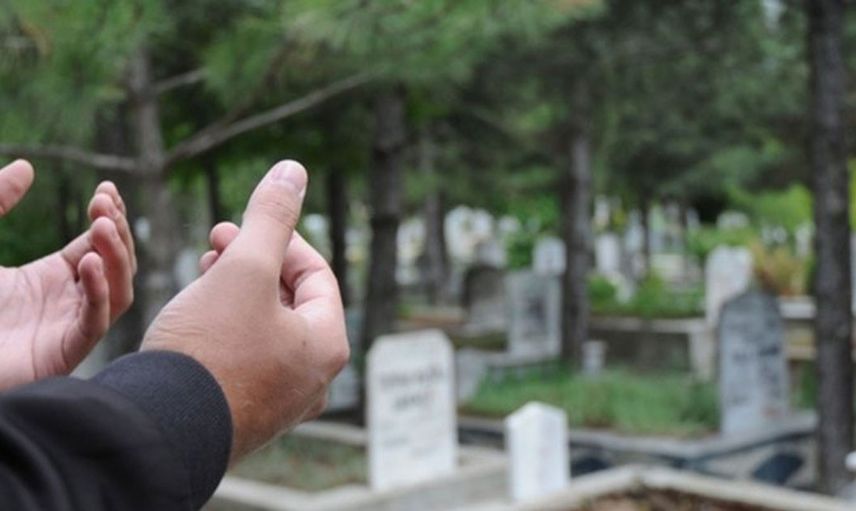 Hindistan'da kabrin içerisine kamera yerleştiren gencin hazin sonu!