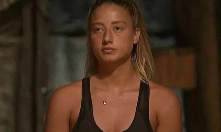 Gözler bugün de bayram etti! Survivor'un eski yarışmacısı Aleyna şok baskın yiyince sütyensiz kapıyı açtı görenlerin yüreği hopladı