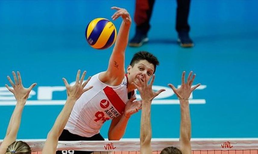 Ebrar Karakurt'un eski sevgilisi İmge ayrılığın ardından bol dekolteli bir fotoğraf paylaştı