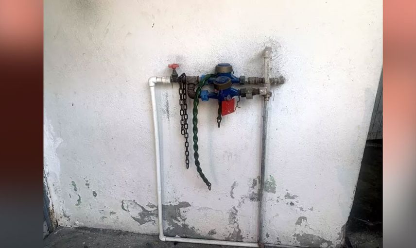 Böylesi daha önce hiç görülmedi kızını zincirle ayaklarından bağladı! Nedeni ise herkesi şoke etti