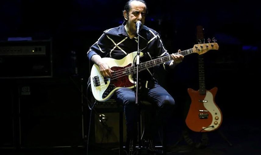 Cenazede korku dolu anlar: Mazhar Alanson 52 yıllık dostu Özkan Uğur’a veda ederken rahatsızlandı