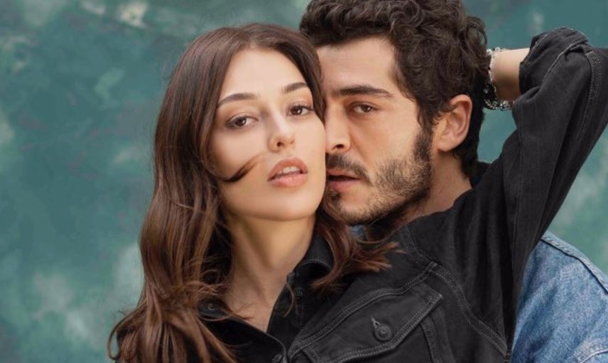 Film aşkı gerçek mi oldu? Dilan Deniz Çiçek ve Burak Deniz arabadan sarmaş dolaş fotoğraf paylaştı