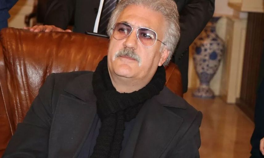 Çarptığı aracın sahibini arıyor