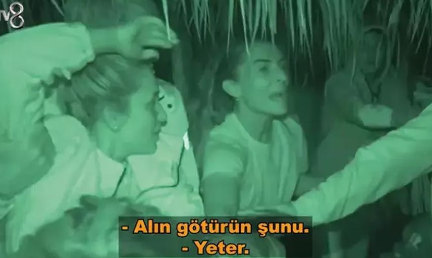 Survivor'da gece yarısı büyük kavga: Tekmeler, yumruklar... Gözündeki morluk dehşete düşürdü!
