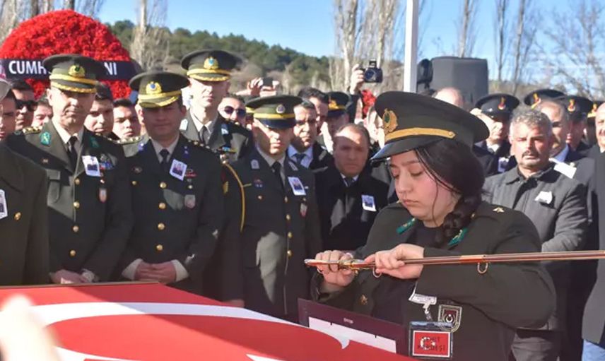 Türkiye'nin şehitlerine ağlıyor: Son yolculuklarına uğurlandılar
