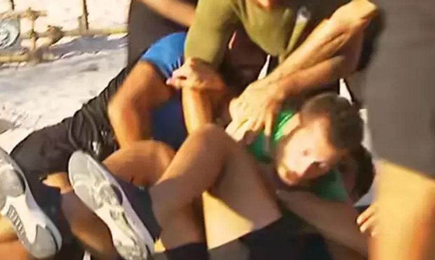 Survivor'da daha önce görülmemiş kavga! Herkes birbirine girdi: 8 kişi ayıramadı! Acun Ilıcalı müdahale etti...
