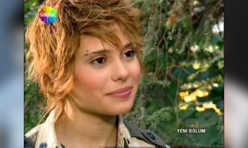 Cinsiyet değiştiren Rüzgar Erkoçlar, karısıyla verdiği pozlarla yeniden gündem oldu 'Bu nasıl değişim'