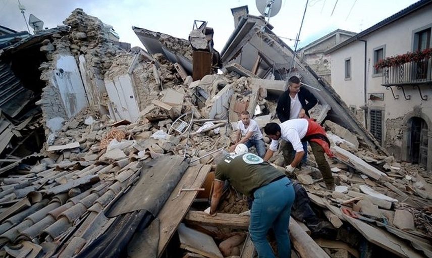 Korkutan deprem! 5.7 şiddetinde sallandılar insanlar sokağa çıktı