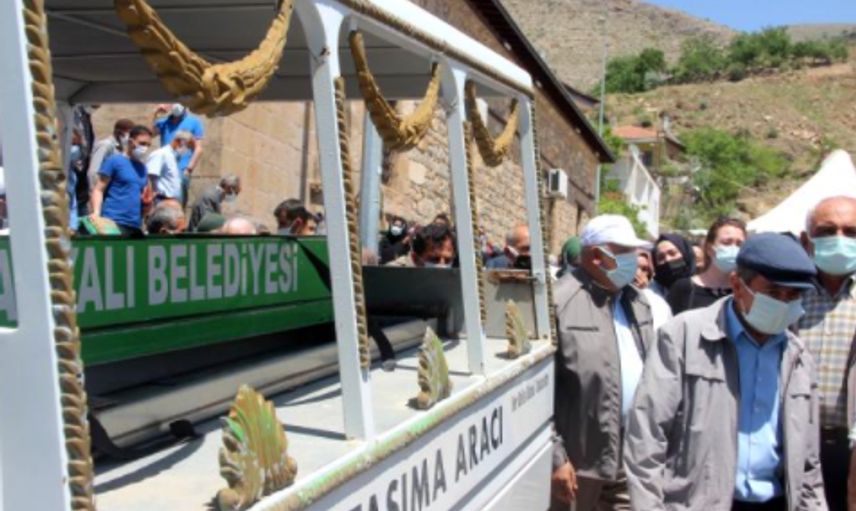 Öldürülen Arife Öğretmenin Cenazesinde Dikkat Çeken Detay!
