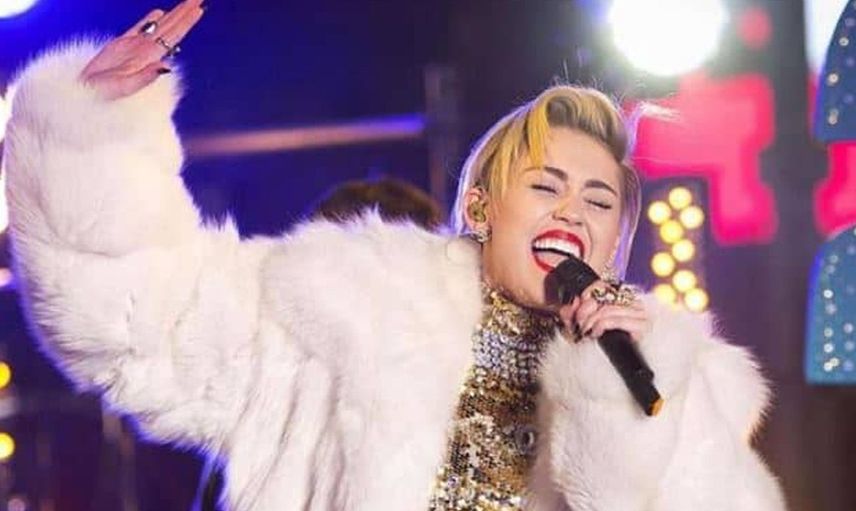 Miley Cyrus ölümle burun buruna geldi: Ünlü şarkıcının uçağına yıldırım çarptı