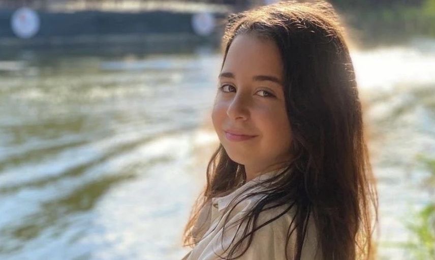 Ekranların yıldız çocuk oyuncusu Beren Gökyıldız mezuniyet elbisesiyle dikkat çekti