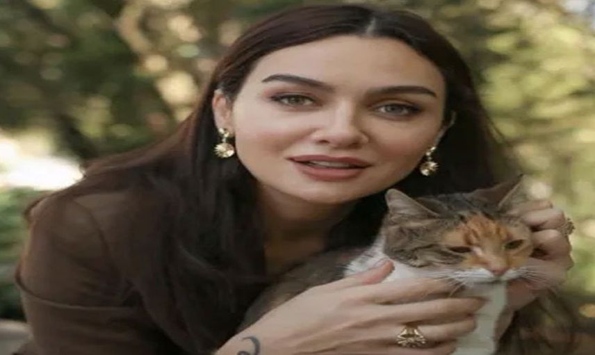 Birce Akalay ünlü oyuncuyla el ele görüntülendi: Aşk orucunu yakışıklı isimle bozdu!