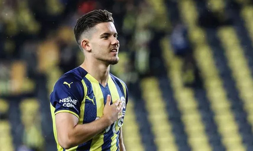 Hangi mevkide oynuyor?