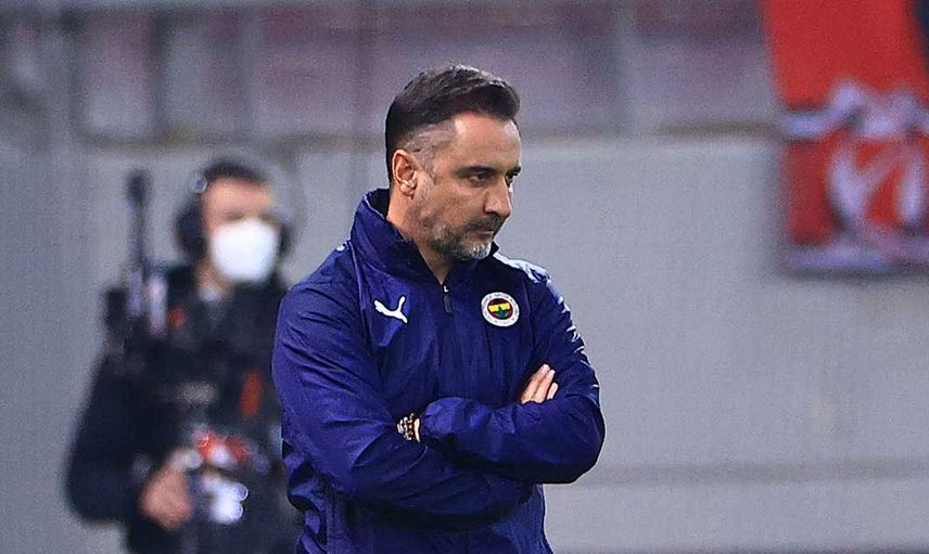Fenerbahçe'nin eski Teknik Direktörü Vitor Pereira, Brezilya ekibi Corinthians'taki performansıyla eleştiri oklarını üzerine çekti!