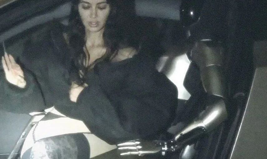 Kim Kardashian'ın, Elon Musk'ın robotuyla sıcak pozları gündem oldu