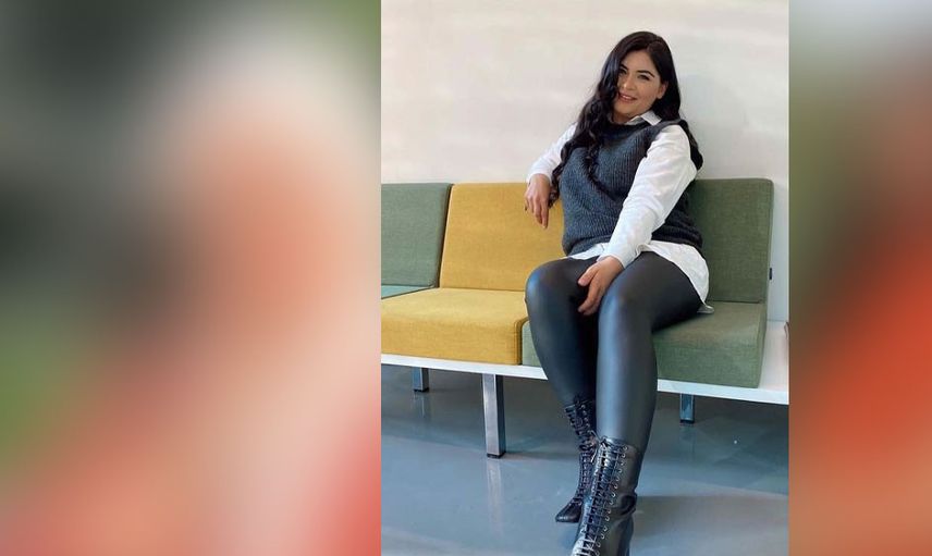 Gelin adayı Hanife yine bizi şaşırtmadı! Bacaklarını saran dapdar bir tayt giydi... Siz bir de üstünü görün akıllara durgunluk verir