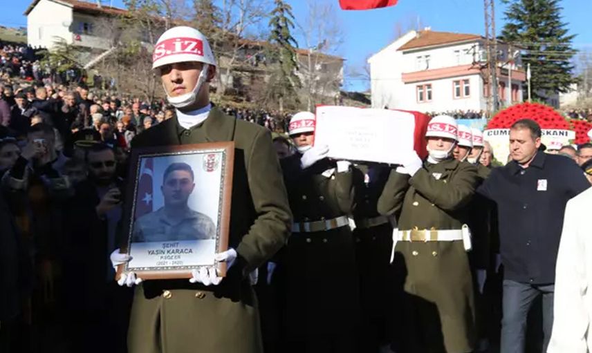 Türkiye'nin şehitlerine ağlıyor: Son yolculuklarına uğurlandılar