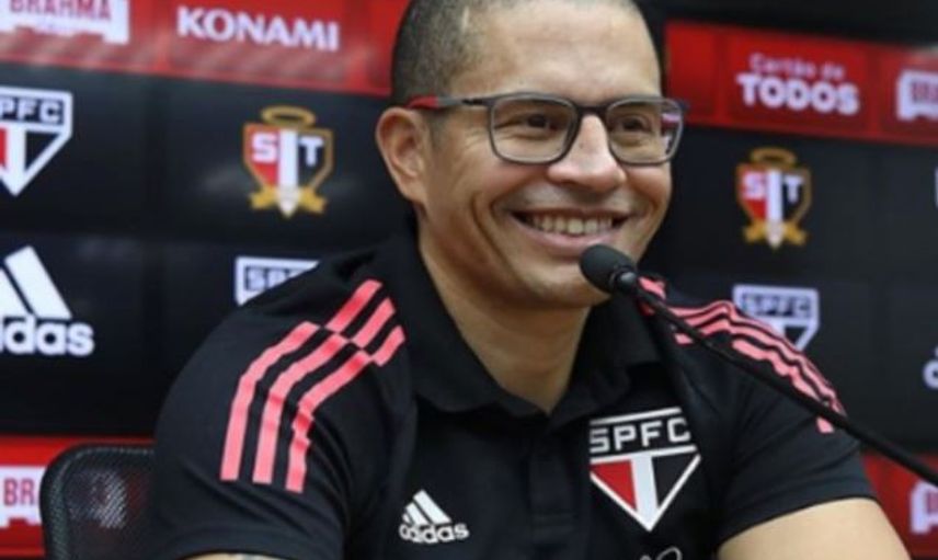 Fenerbahçe Efsanesi Alex de Souza Teknik Direktörlük Kariyerinde Daha Önce Yapılmamış Bir Şey Denedi!