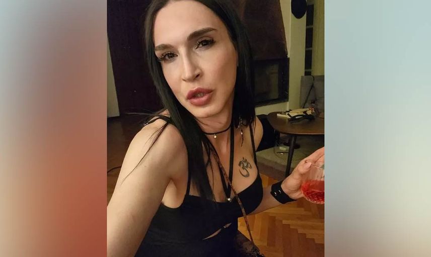 Trans olduğunu açıkladı