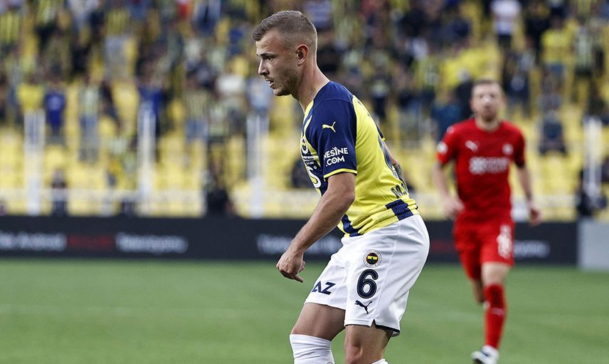 Fenerbahçe'de kiralık olarak başka takımlara transfer olan futbolcular gelecek sezon kadroda düşünülmüyor!