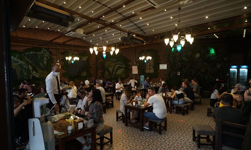 İstanbul'da 8 bin 400 lira'ya Çalışacak Garson Bulunamıyor