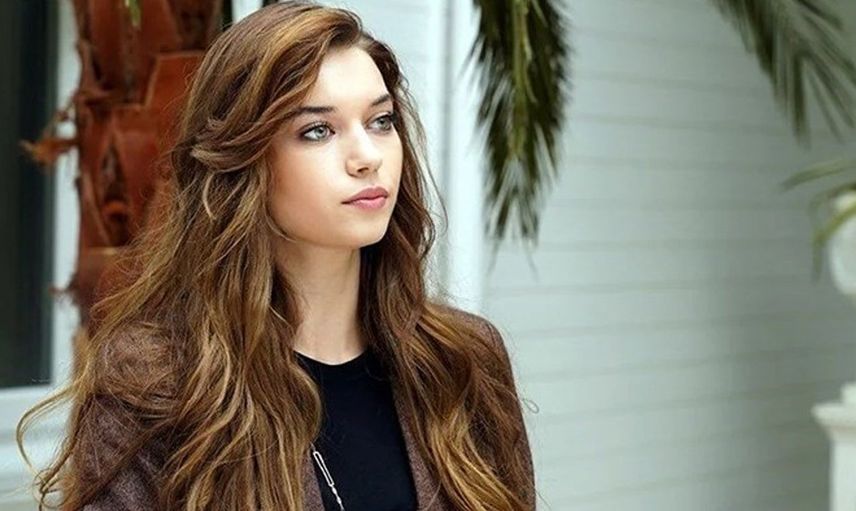 Yalı Çapkını'nın Seyranı'ı Afra Saraçoğlu'ndan cesur pozlar: Yine ortalığı kasıp kavurdu!